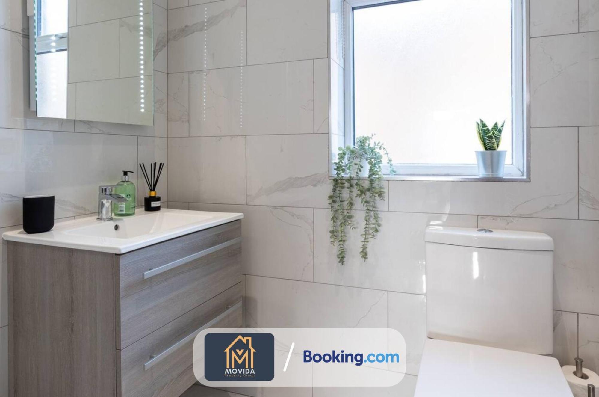 Central Elegant Three Bed Duplex By Movida Property Group Short Lets & Serviced Accommodation Харрогейт Экстерьер фото
